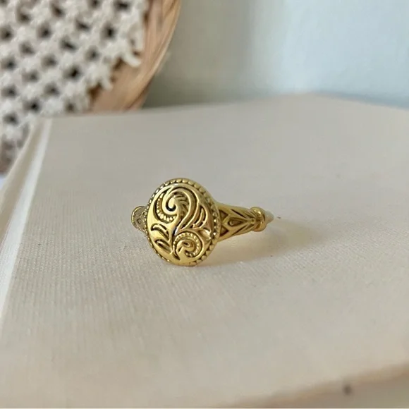 Gold Floral Signet Ring “Benecia” Victorian Oval Flat Bohemian Femme - Picture 3 of 12